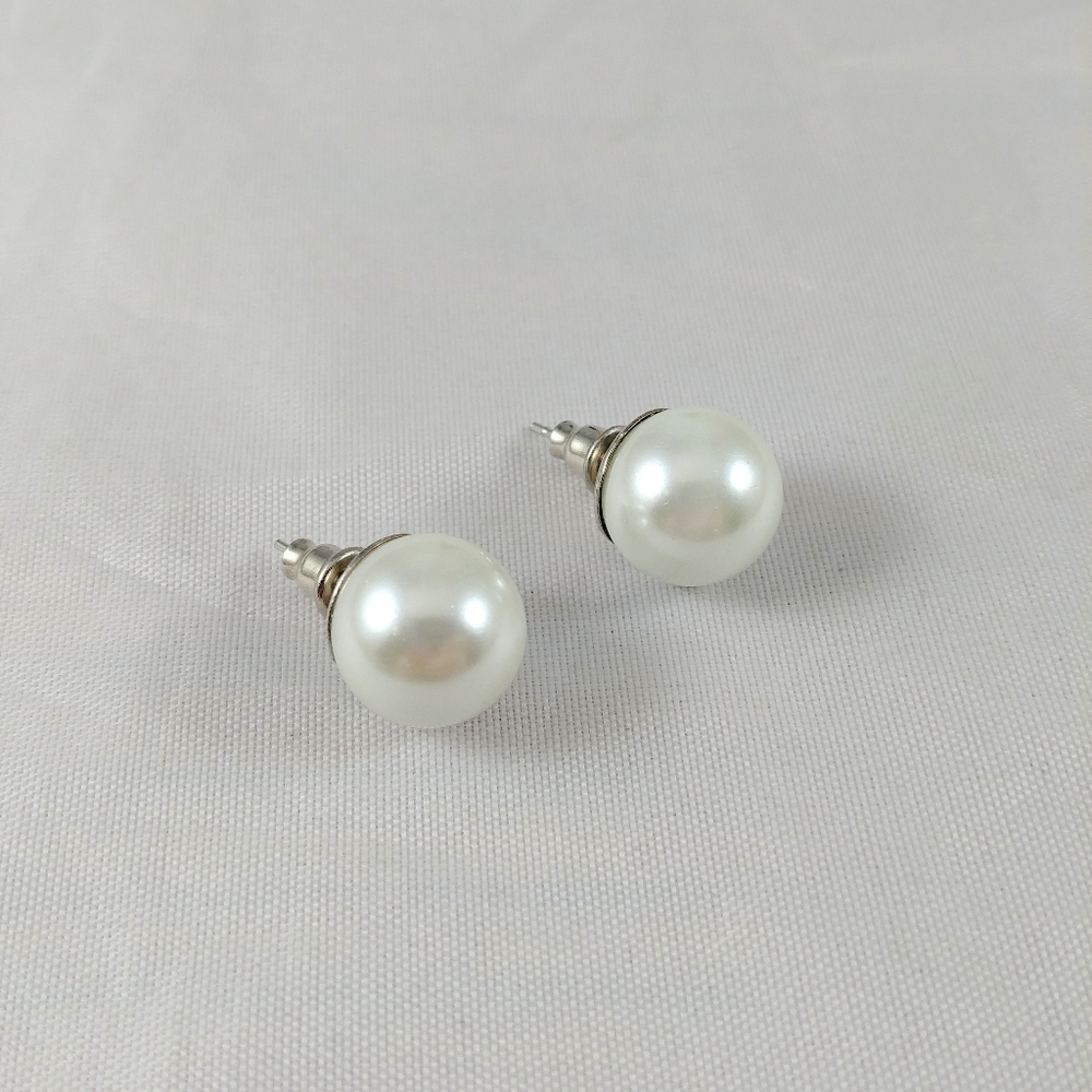 Pearl earrings